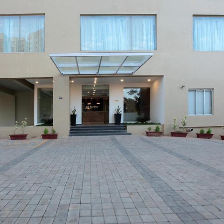 สตาร์ลิท สวีทส์ Hotel Kammasandra ภายนอก รูปภาพ